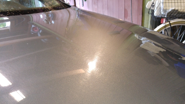 Lähtökohta, pinta kauttaaltaan tämä, plus joitain selvempiä naarmuja.