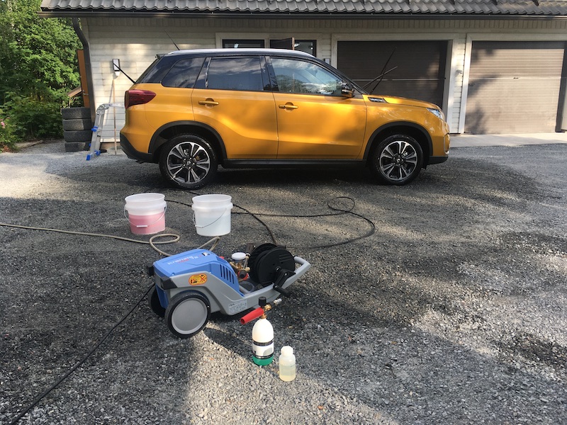 Aseet valmiina, eikun kimppuun.