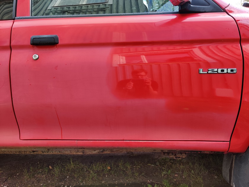 Apukuskin ovi oli niin masentavan näköinen että päätin aloittaa siitä, mikäli homma natsaa niin tästä saisi hyvän innostuksen